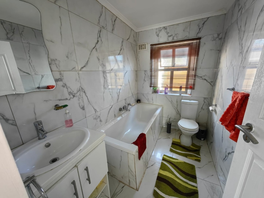 4 Bedroom Property for Sale in Muizenberg Western Cape